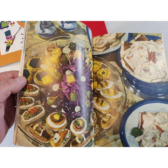 Mixed Lot of 8 Vintage Cookbooks & Booklets - Old Recipes - 1950s-1970s - Picture 14 of 16